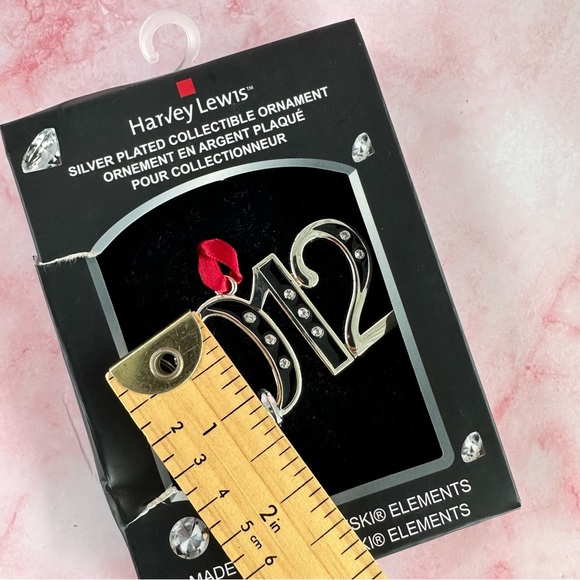 Harvey Lewis Collectible Ornament 2012 with Swarovski Elements - Picture 7 of 7